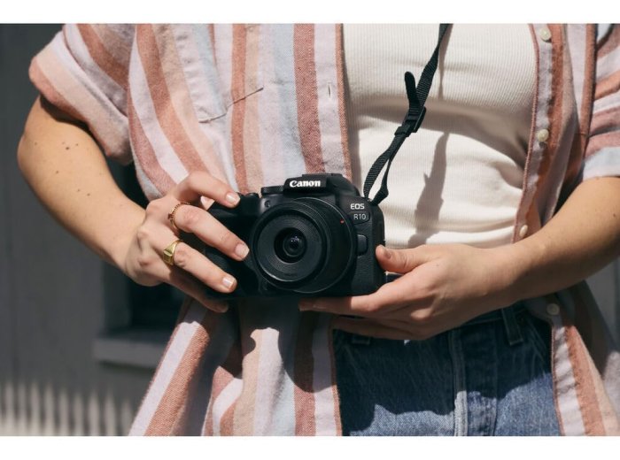Canon EOS R10 Mirrorless Camera with 18-45mm Lens (5331C009) Bundle